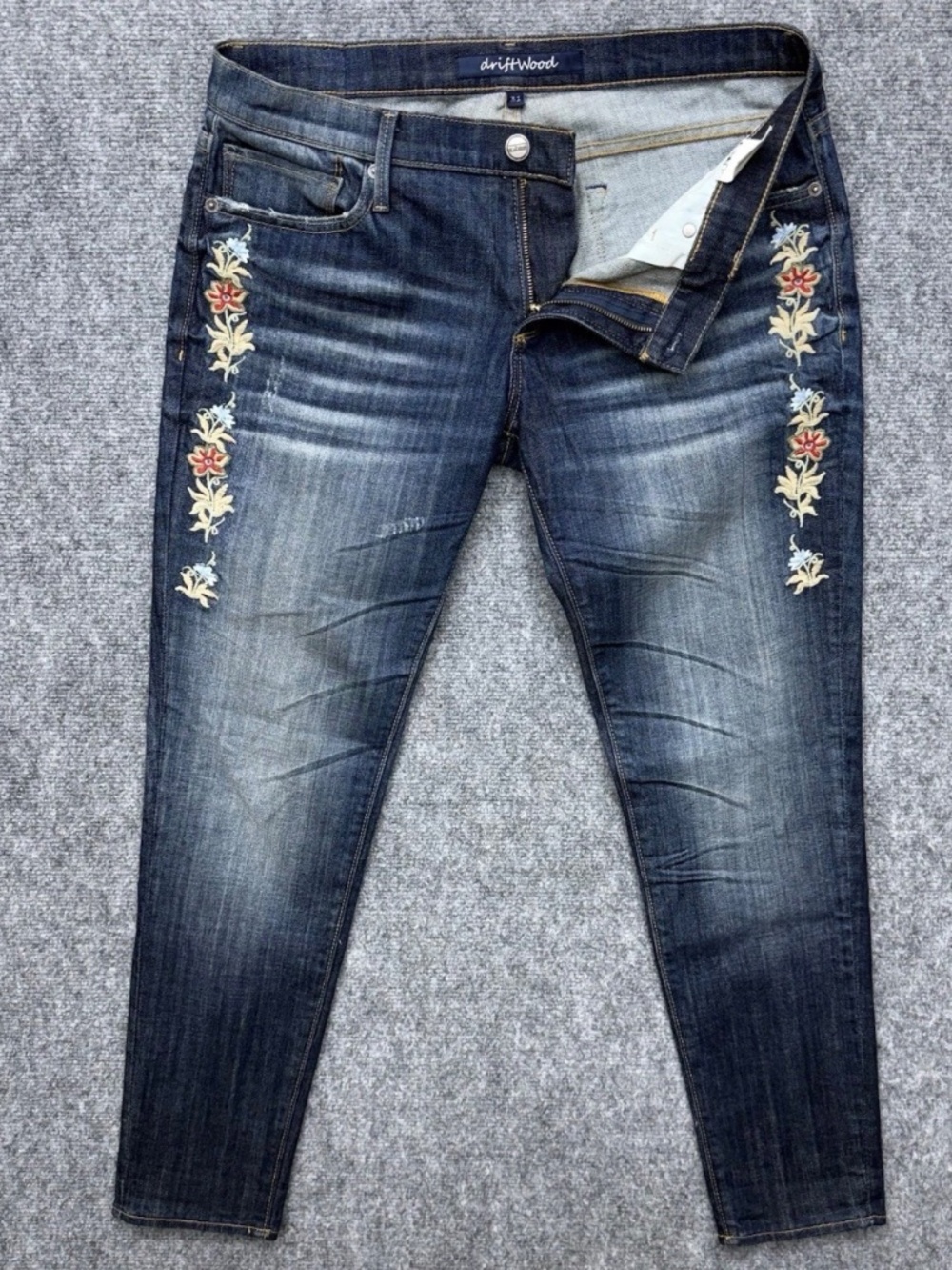Driftwood Women’s Jeans Embroidered Floral Distress Skinny Jeans Size 31x29 - Picture 3 of 7